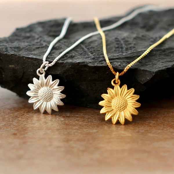 Beautiful Sunflower Pendant Necklace – A Bright Gift for Any Occasion